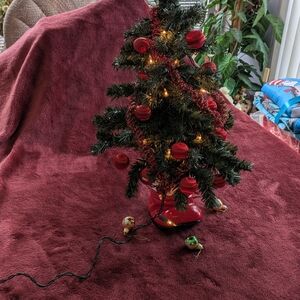 VTG artificial table top 22 in tall christmas tree in santa boot, prelit decor